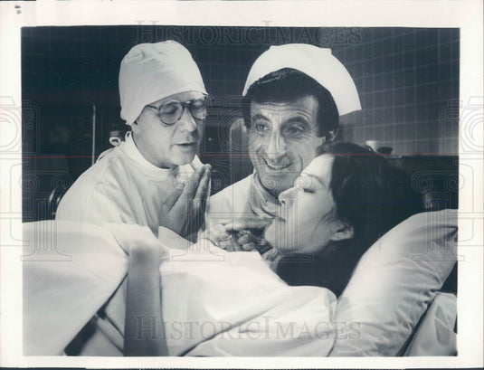 1984 TV Show AfterMASH Cast, Jamie Farr, William Christopher Press Photo - Historic Images