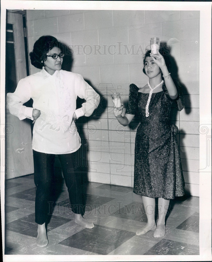 1962 Chicago, IL Filipino Christmas Candle Dance, Nelly Familara Press Photo - Historic Images