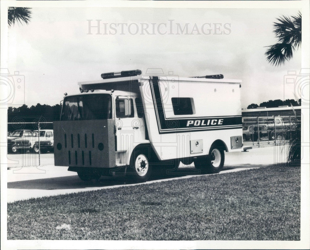 1981 Oak Brook, IL Federal Signal Corp Armored Police Vehicle Press Photo - Historic Images