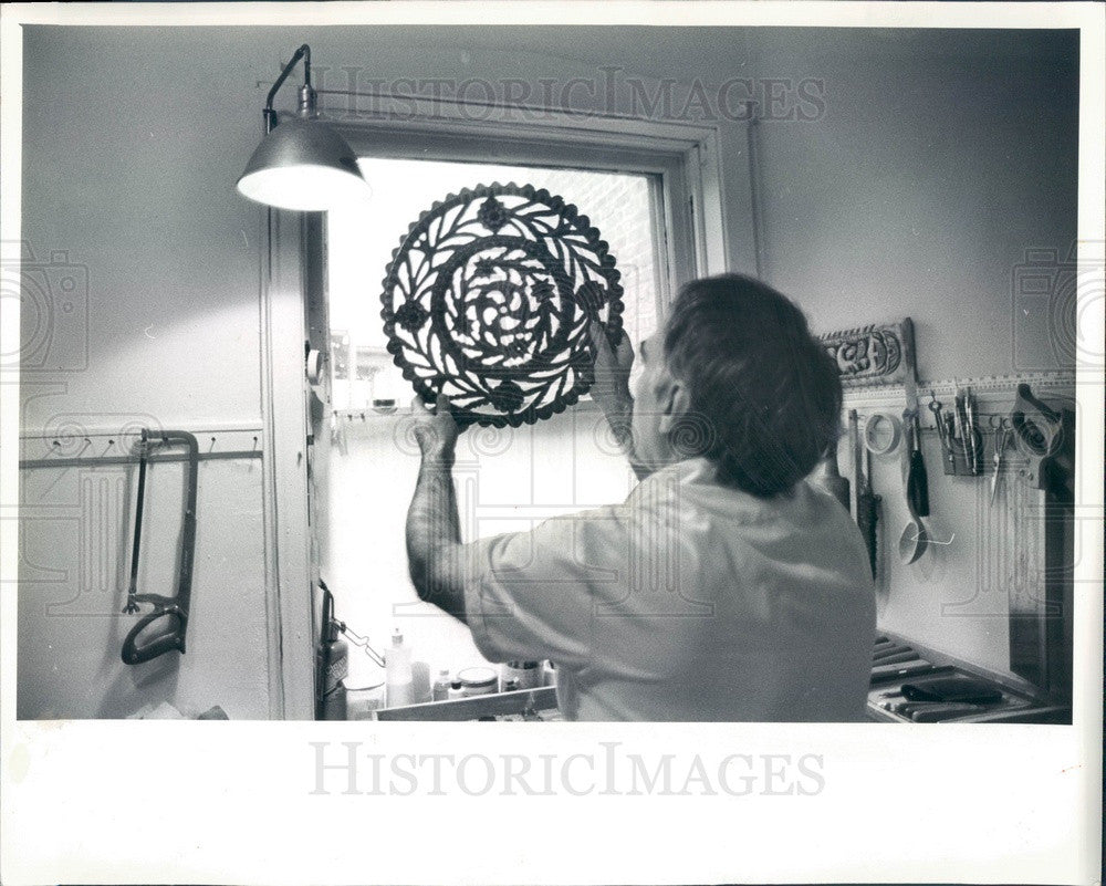 1983 Chicago, Illinois Woodcarver Miro Taylor Press Photo - Historic Images