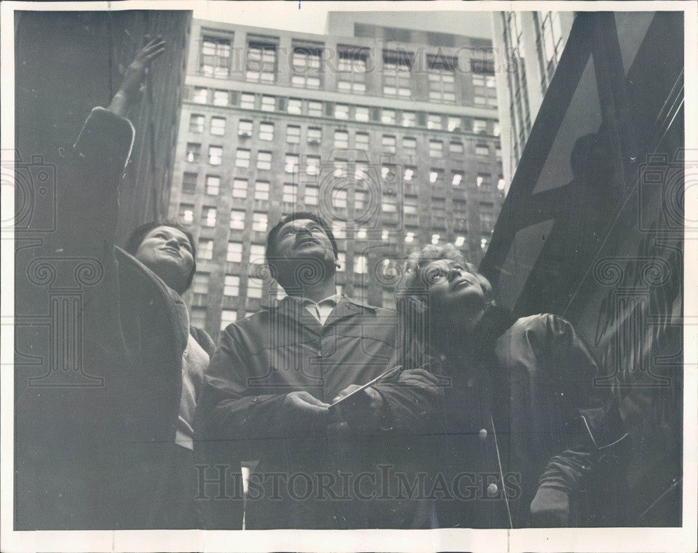 1963 Moscow Circus Troupe Performers Mareva, Khodgabaev, Serjegiva Press Photo - Historic Images