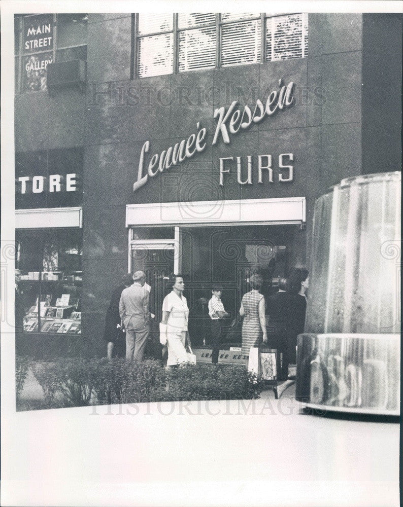 1967 Chicago, Illinois Lennee Kessen Furs After Hold-up Press Photo - Historic Images