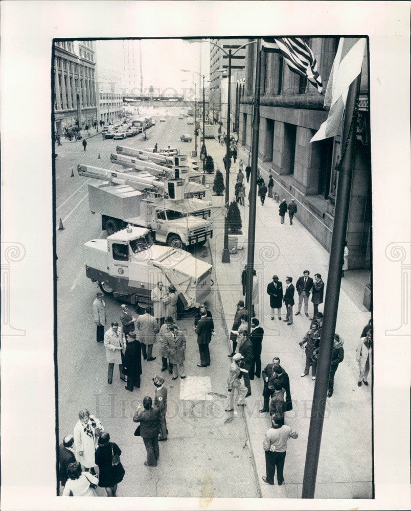 1974 Chicago, IL Bureau of Forestry Street Sweeper & Tower Trucks Press Photo - Historic Images