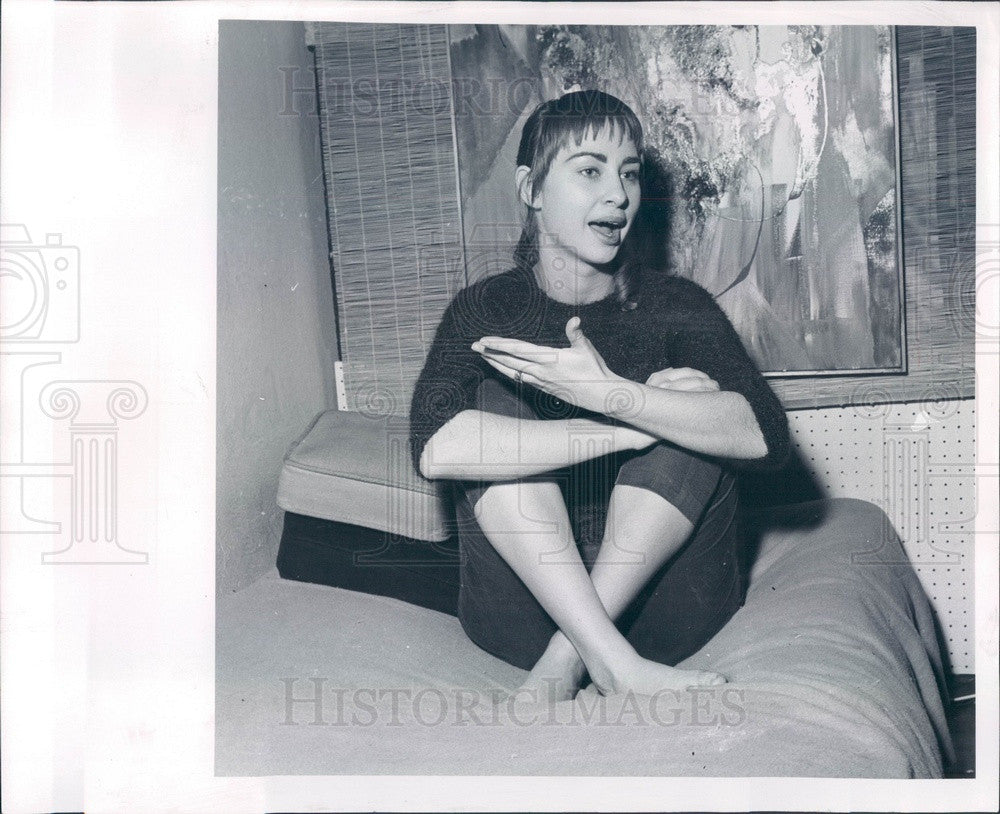 1959 Detroit, Michigan Poet Lorraine Schwartz Press Photo - Historic Images