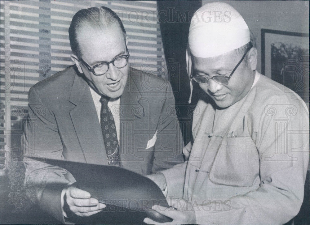 1955 Burma Premier U Nu &amp; US Agriculture Secretary Benson Press Photo - Historic Images