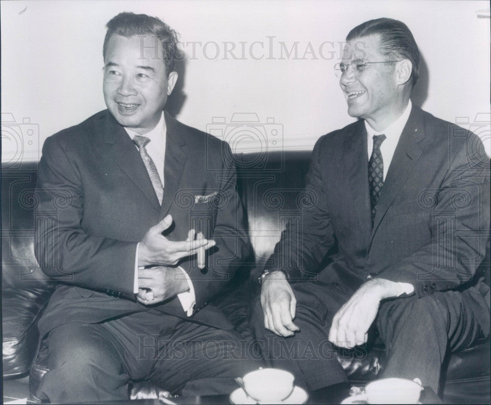 1962 Laos Prime Minister Prince Souvanna Phouma &amp; Robert McNamara Press Photo - Historic Images