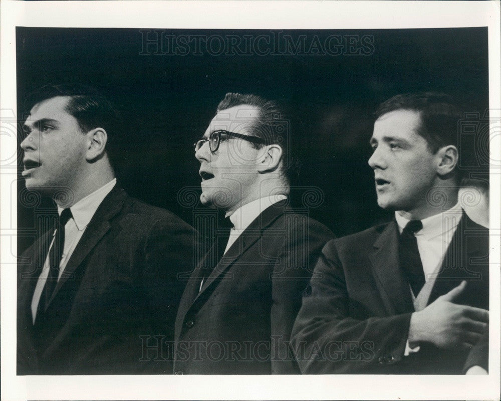 1962 Young Americans for Freedom Members Sing National Anthem Press Photo - Historic Images