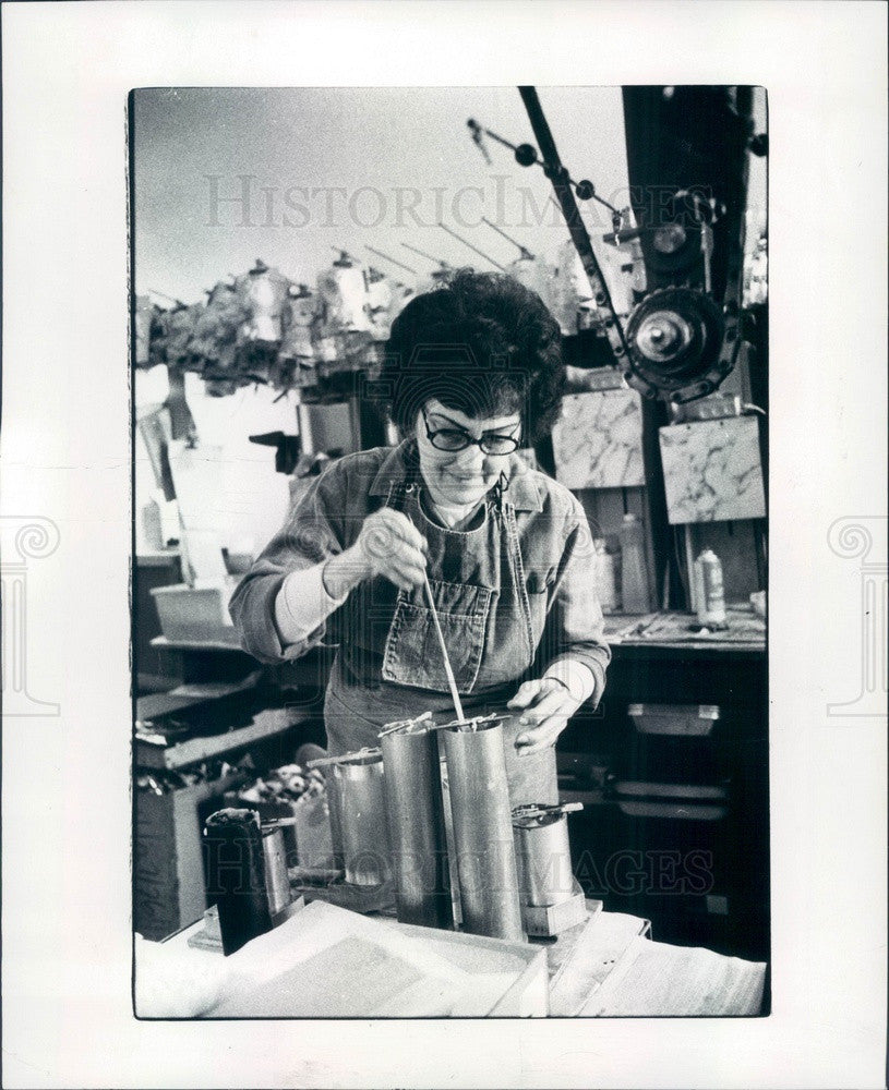 1979 Detroit, Michigan Davisburg Candle Factory, June Hutchinson Press Photo - Historic Images