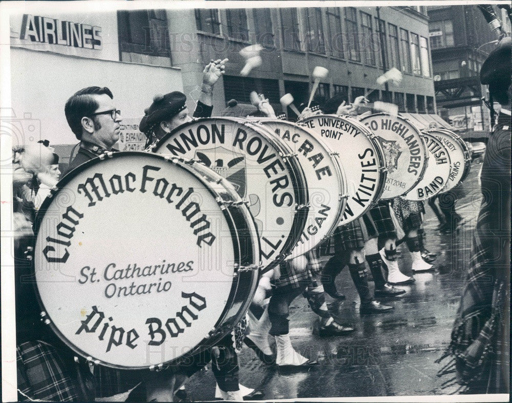 1970 Chicago, Illinois Lakefront Festival Bagpipers Parade Press Photo - Historic Images