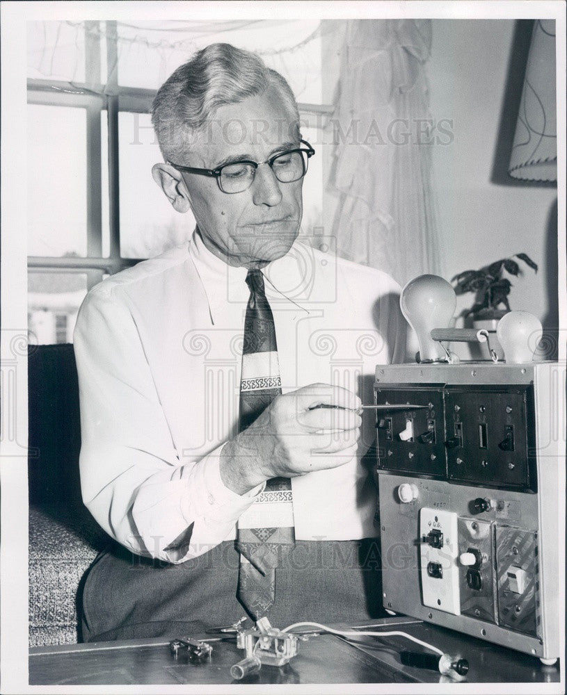 1957 Southfield, Michigan Inventor William Wellens Press Photo - Historic Images