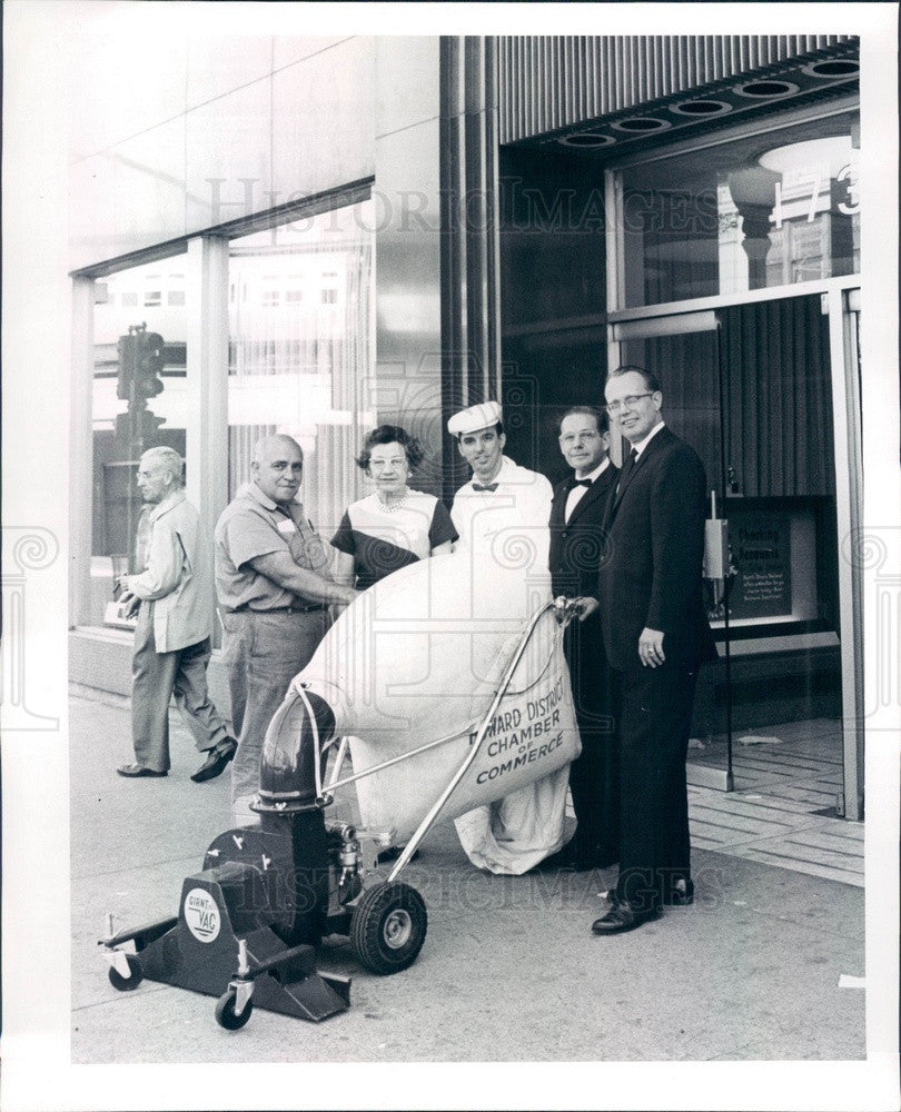 1963 Chicago, Illinois Howard District Sidewalk Vacuum Cleaner Press Photo - Historic Images