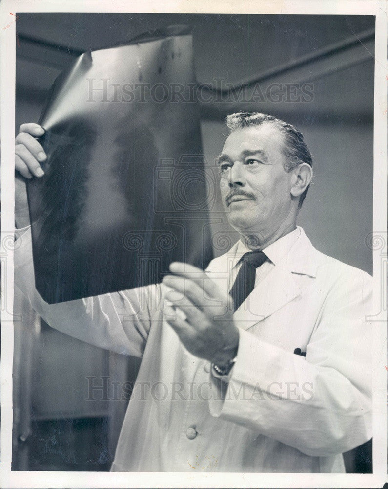 1953 Hollywood Actor Melville Ruick Dr Barton Crane in City Hospital Press Photo - Historic Images