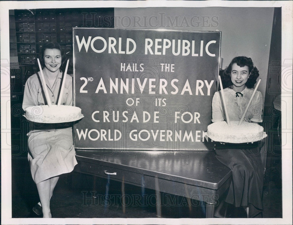 1948 Evanston IL World Republic Members Bobbie McCoy & Ellen Haskell Press Photo - Historic Images