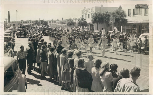 1949 St Petersburg, Florida Christmas Parade, High School Band Press Photo - Historic Images