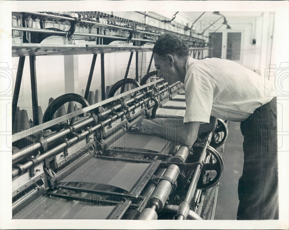 1941 Beltsville, Maryland Cotton Hosiery Production Research Center Press Photo - Historic Images