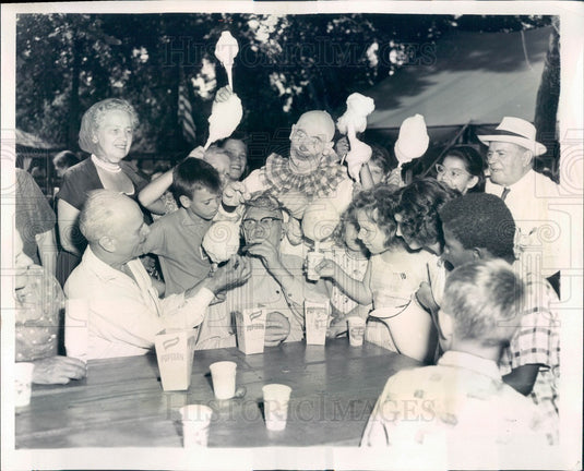 1961 Chicago, IL Orphans Automobile Day Picnic, Host Nate Jacobs Press Photo - Historic Images