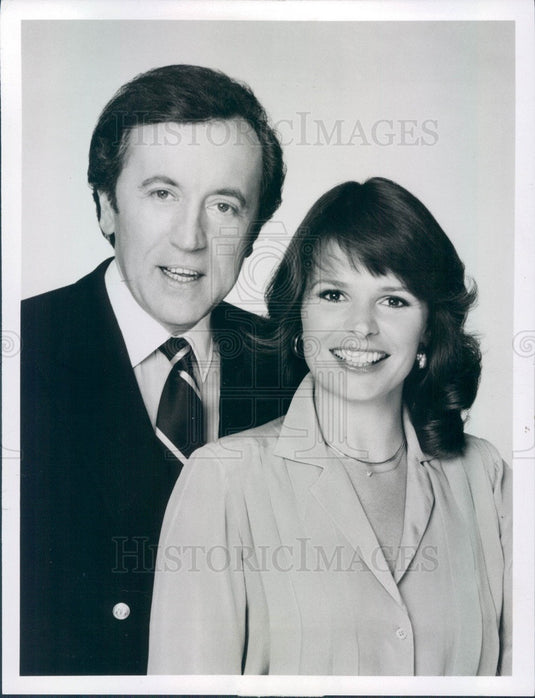 1981 TV Hosts David Frost & Sandy Hill Press Photo - Historic Images