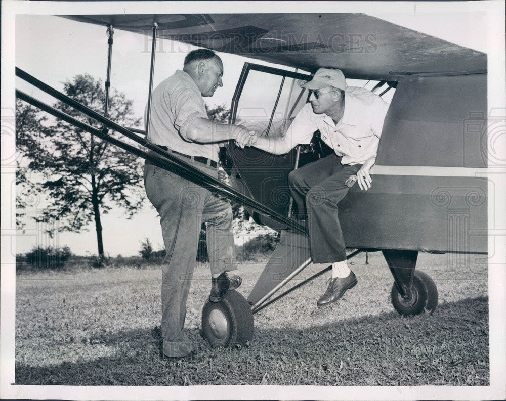 1945 Ohio, Air Trail Inn Operator Park Ernsberger &amp; Cleveland Pilot Press Photo - Historic Images