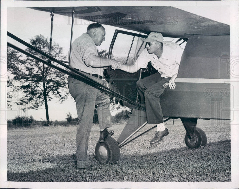 1945 Ohio, Air Trail Inn Operator Park Ernsberger & Cleveland Pilot Press Photo - Historic Images