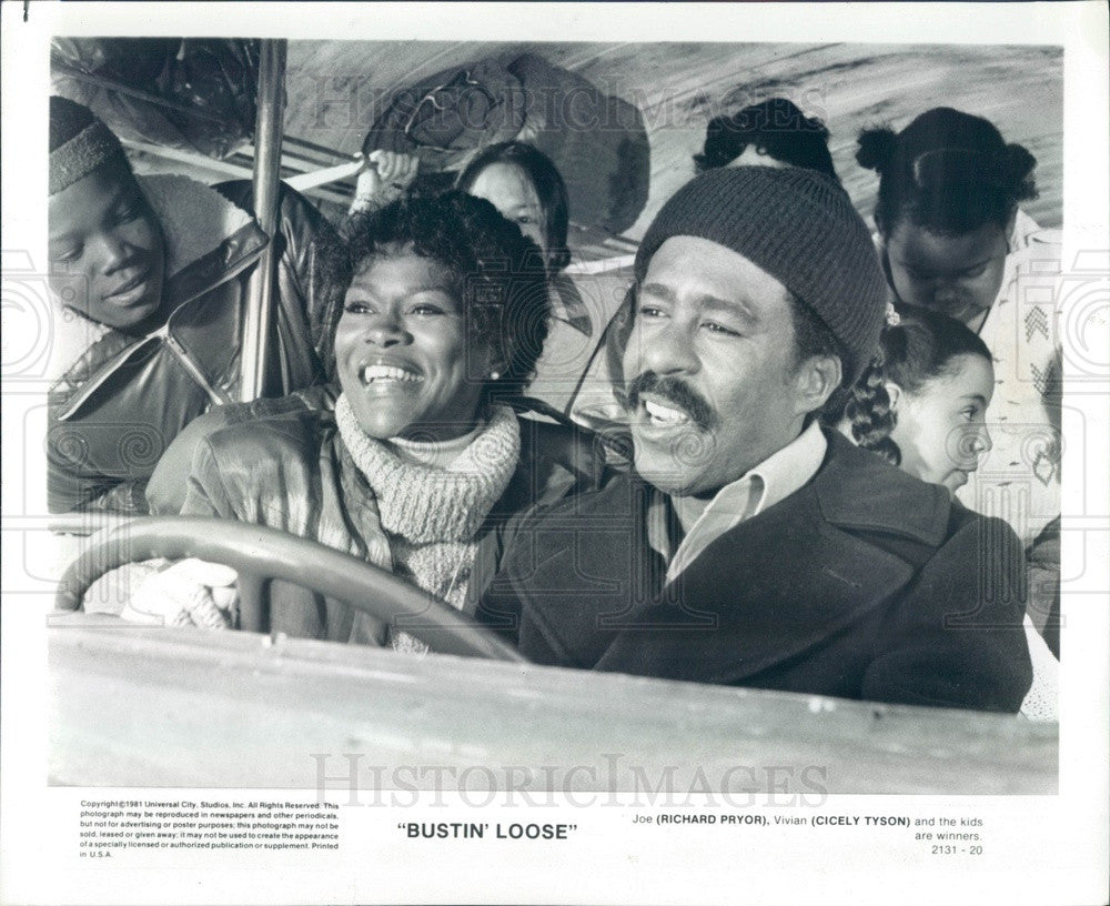 1981 Hollywood Actors Cicely Tyson &amp; Richard Pryor in Bustin Loose Press Photo - Historic Images