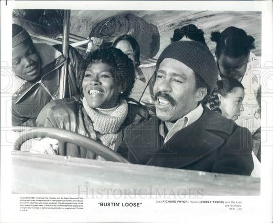 1981 Hollywood Actors Cicely Tyson & Richard Pryor in Bustin Loose Press Photo - Historic Images