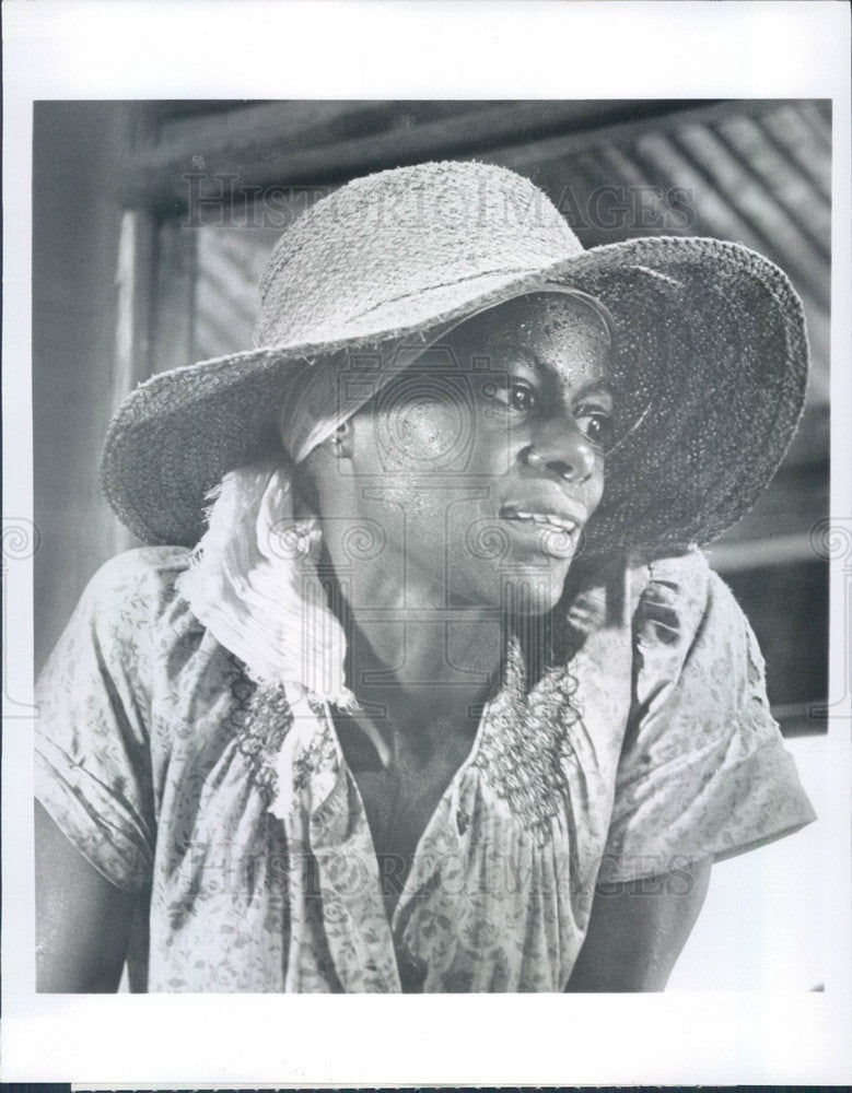 1975 American Hollywood Actress Cicely Tyson in Sounder Press Photo - Historic Images