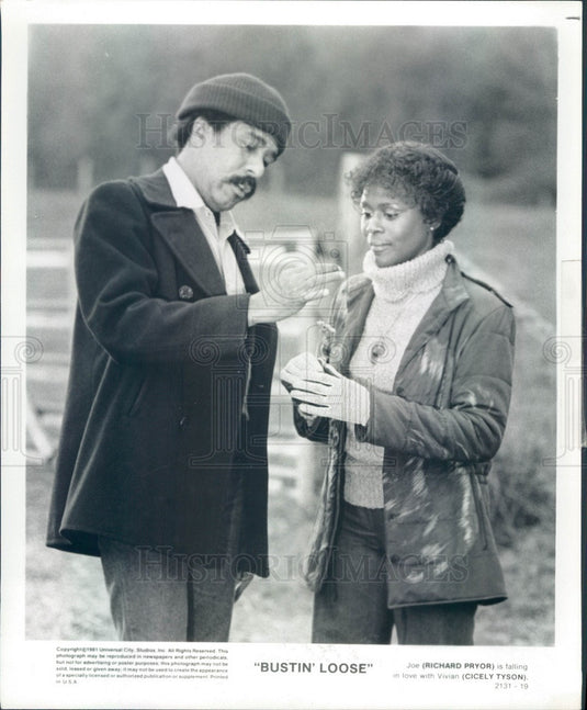 1982 Hollywood Actors Cicely Tyson & Richard Pryor in Bustin Loose Press Photo - Historic Images