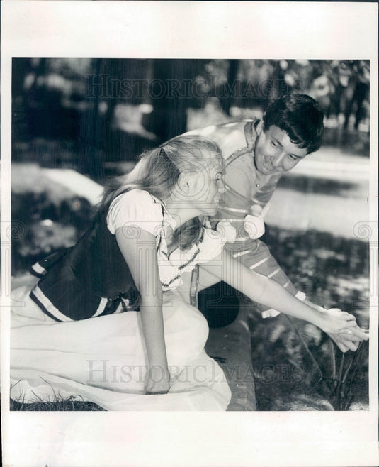 1964 Actors Bonnie Mathews & David Grafrath, Univ of Chicago Press Photo - Historic Images