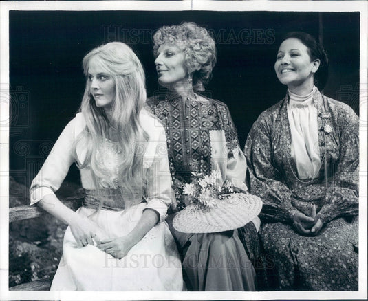 1974 Actors Cecilia Hart, Nancy Marchand, Julie Garfield Press Photo - Historic Images