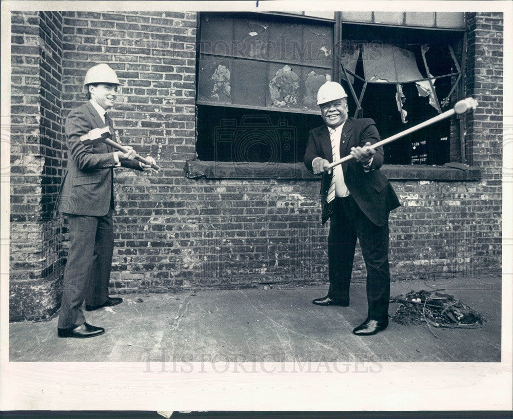 1987 Chicago, IL Mayor Washington & Helene Curtis CEO Ronald Gidwitz Press Photo - Historic Images