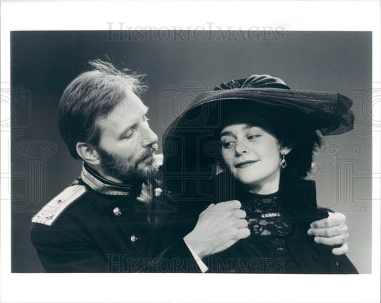 1995 Hollywood Actors Ned Schmidtke & Jenny Bacon in Three Sisters Press Photo - Historic Images