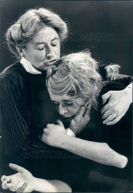 1990 Actors Sorcha & Sinead Cusack in Three Sisters, London Press Photo - Historic Images
