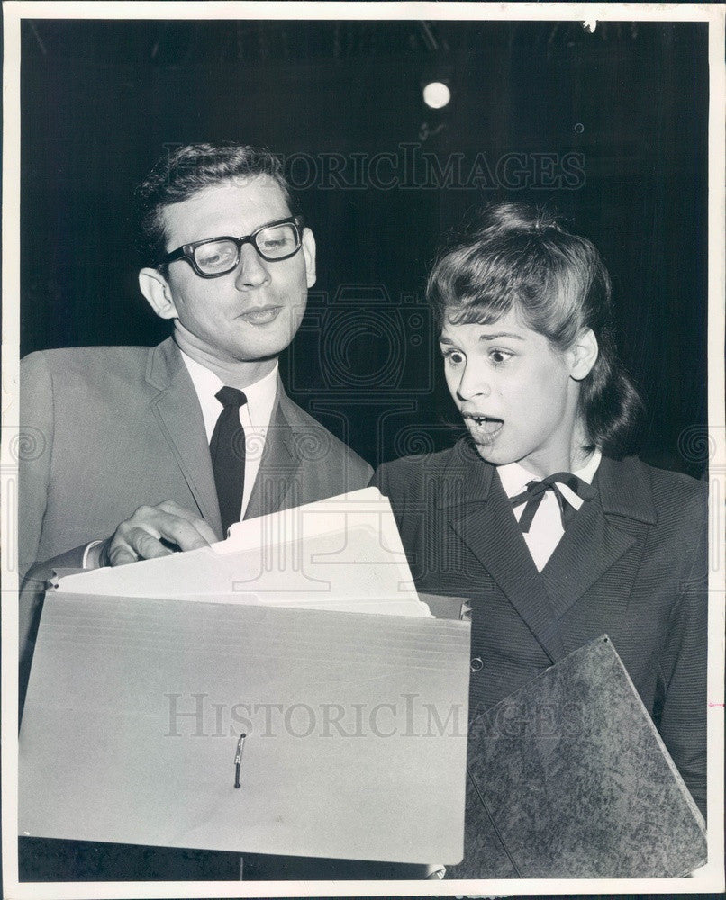 1964 Actors Charles Cilona &amp; Marlene Paulette in A Thousand Clowns Press Photo - Historic Images