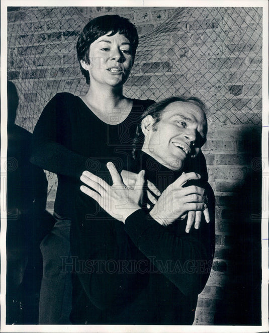 1975 Actors Sarajane Donley & Tony Lincoln in Under Milk Wood Press Photo - Historic Images
