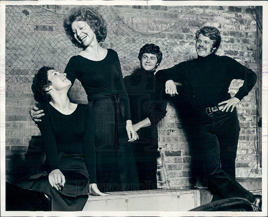 1975 Actors Allison Giglio/Marge Kotlisky/Jim Parks/Danny Goldring Press Photo - Historic Images