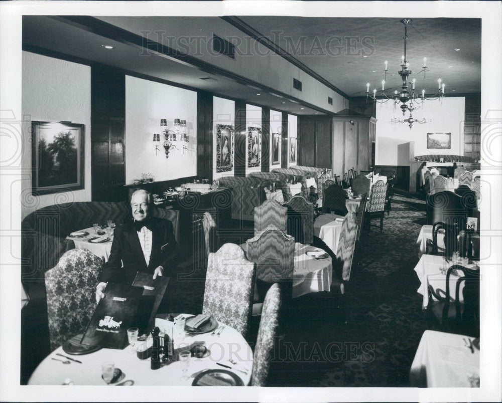 1976 Chicago, IL Henrici's Restaurant, O'Hare Inn, Host Joe Alleson Press Photo - Historic Images