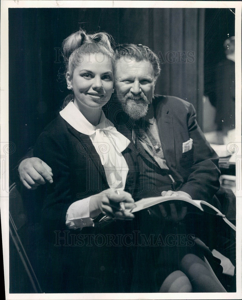 1963 Actors Rosemary O&#39;Reilly &amp; Robert Penn in The Threepenny Opera Press Photo - Historic Images