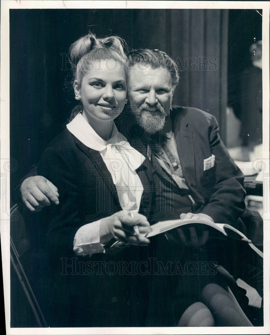 1963 Actors Rosemary O'Reilly & Robert Penn in The Threepenny Opera Press Photo - Historic Images