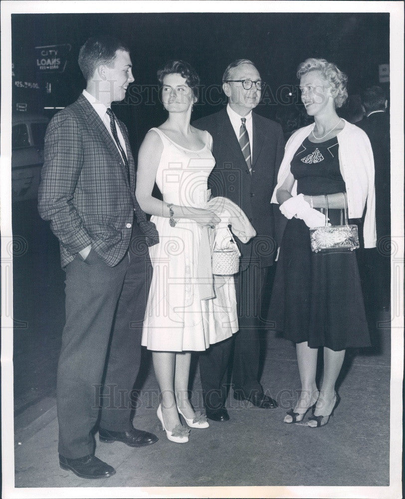 1960 Detroit, MI Public Works Comr William Walker Jr & Family Press Photo - Historic Images