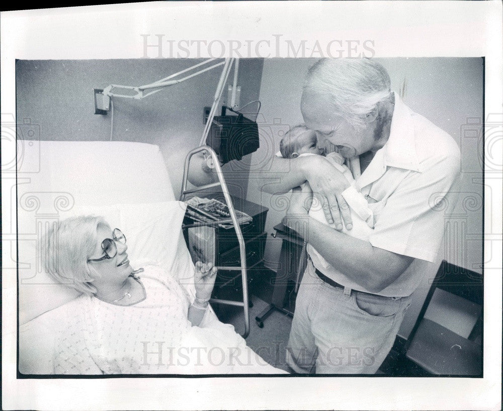 1979 Detroit News Sports Writer Pete Waldmeir &amp; Family Press Photo - Historic Images