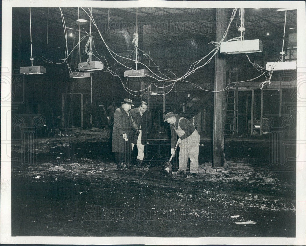 1965 Chicago, IL Gingiss Bros Plant Construction, Infrared Heating Press Photo - Historic Images