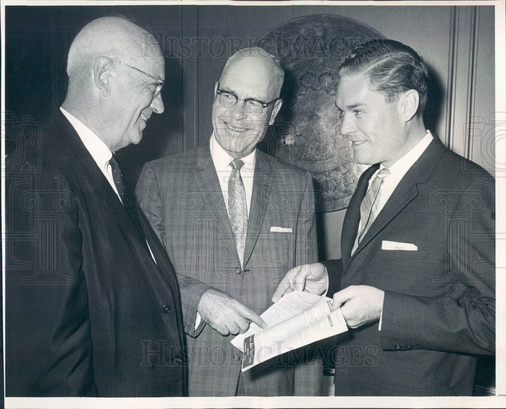 1963 Denver, Colorado Founders Mutual Fund President Lowell Collins Press Photo - Historic Images