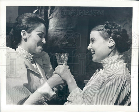 1974 Actors Gloria Lynn & Noreen Tobin in Uncle Vanya Press Photo - Historic Images