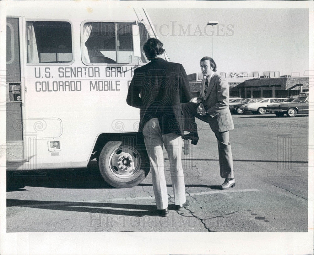 1975 Colorado Senator Gary Hart&#39;s Mobile Office Director Bob McLavey Press Photo - Historic Images