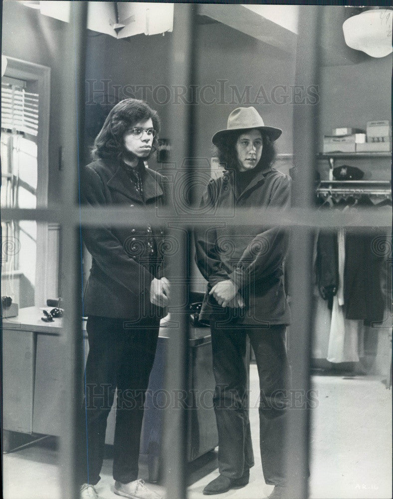 1969 Folk Singer Arlo Guthrie &amp; Geoff Outlaw in Scene From Film Press Photo - Historic Images