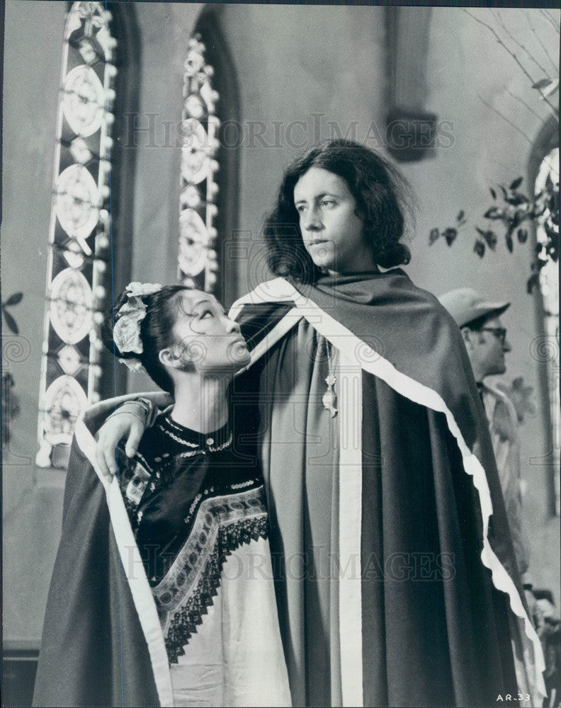 1988 Folk Singer Arlo Guthrie & Tina Chen in Scene From Film Press Photo - Historic Images