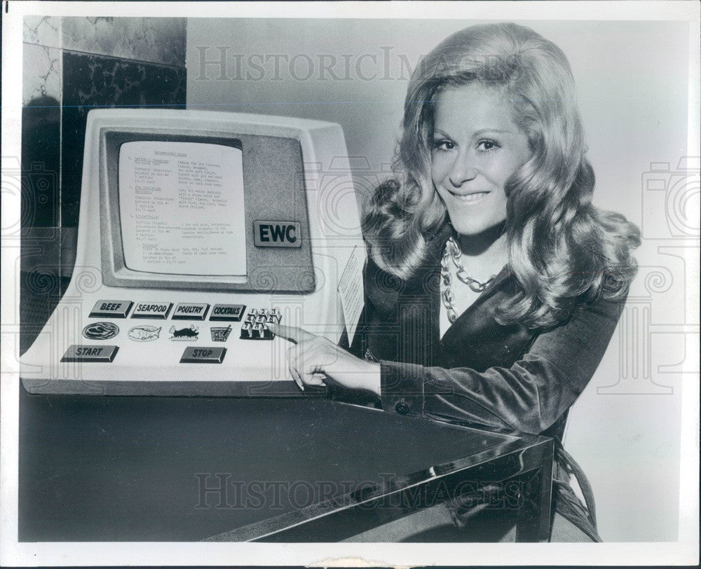 1973 Denver, CO Electronic Wine Captain Inventor Sheila Hoffman Press Photo - Historic Images