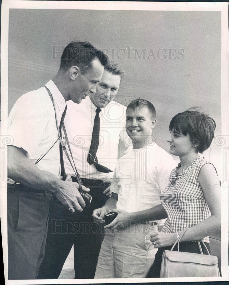 1966 Clearwater, Florida Publicity Stunt, Jaycees Mock Arrest Press Photo - Historic Images