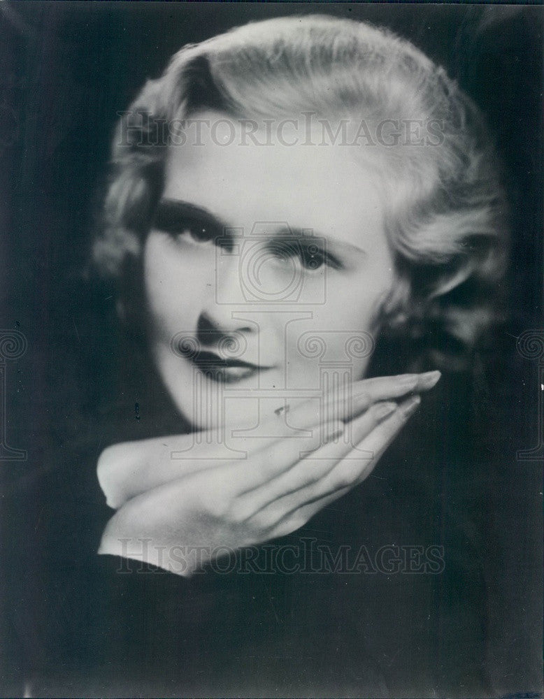 1934 Detroit, MI Beauty Helen Rowe of WWJ, Mrs Leonard Smith Press Photo - Historic Images