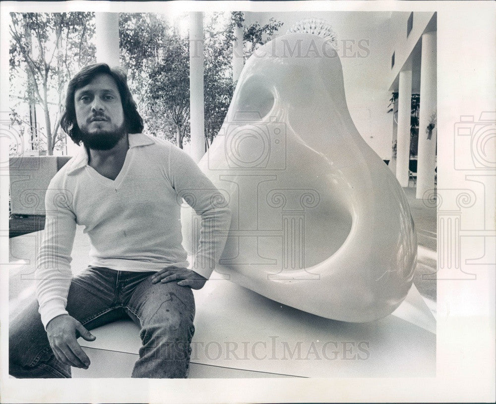 1979 Denver, CO Sculptor Jerry Jaramillo &amp; White Fiberglass Work Press Photo - Historic Images
